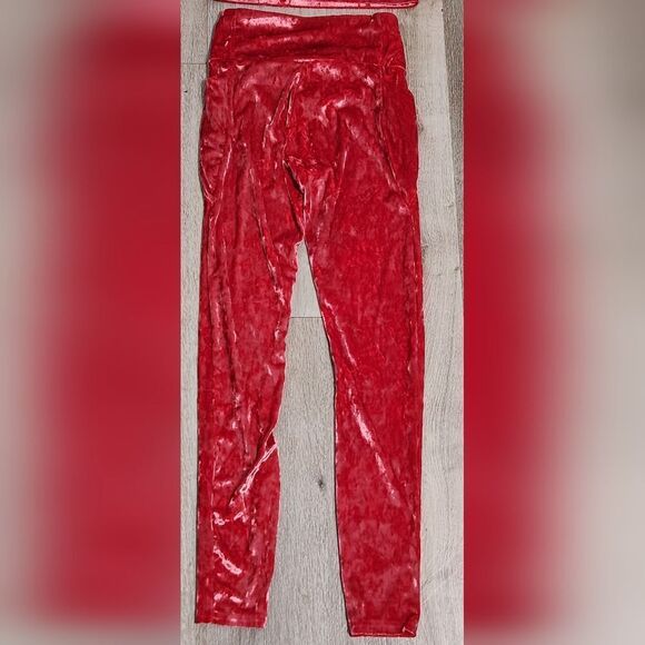 Fabletics 2 set  Velour Crossover Bra And Jogger Set size S - Picture 11 of 13